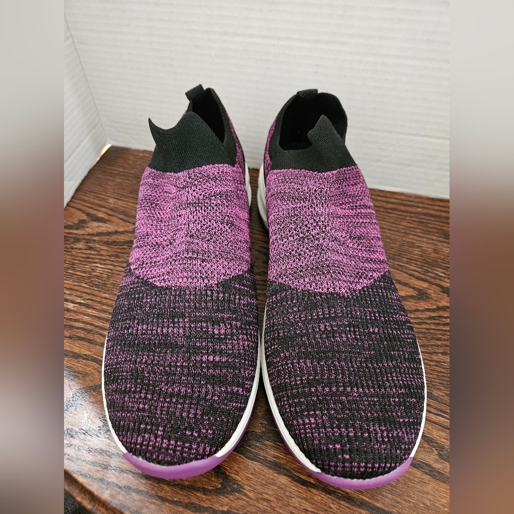 Hyper arch motion, hyper grip flip on sneakers. (1)